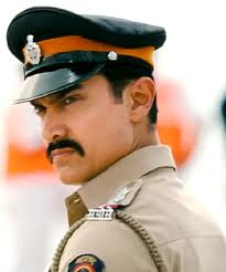 amir khan take a advicr to police for talash movie
